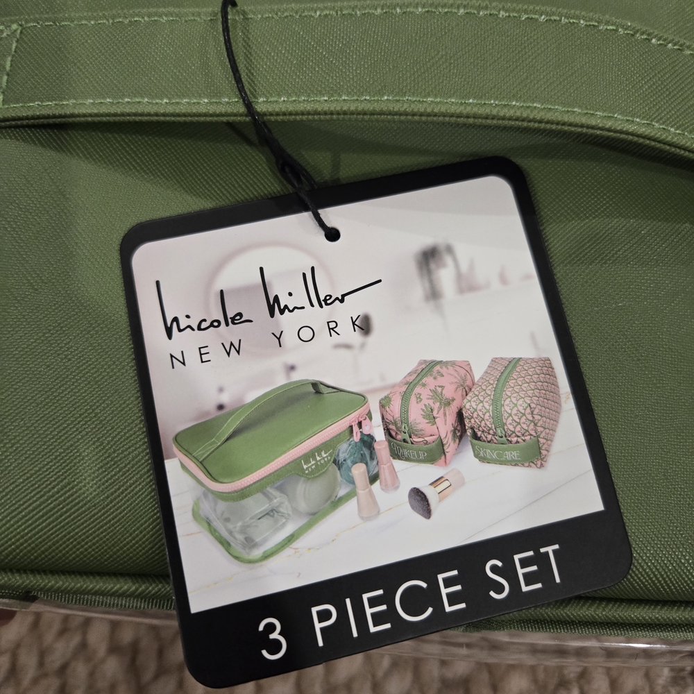 Nicole Miller 3  Pc Set makeup and skincare organizer bag, Safari See Descriptio - Picture 7 of 13